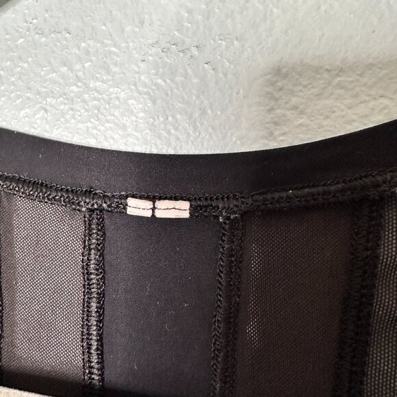 Lululemon Seek the Heat Tee Black Short Sleeve Top Tshirt 8 Mesh - Picture 2 of 5